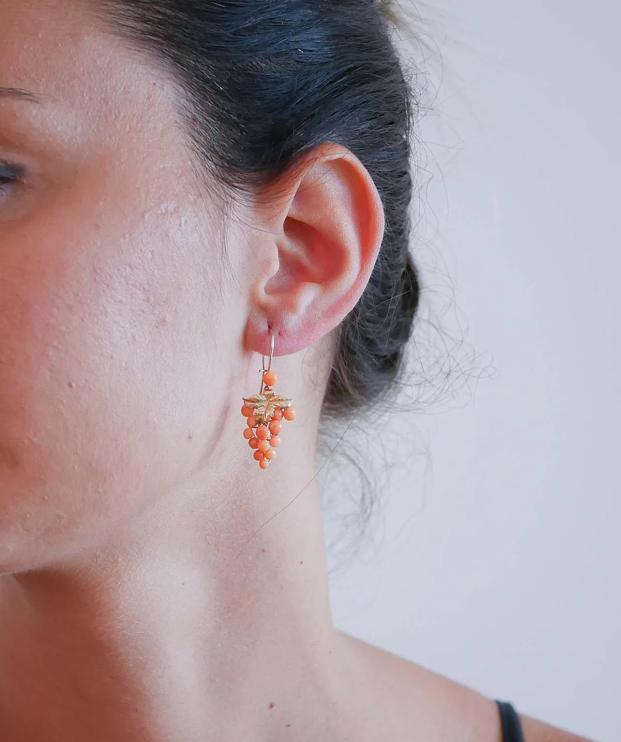 Pink gold and coral pendant earrings, 1960s 4