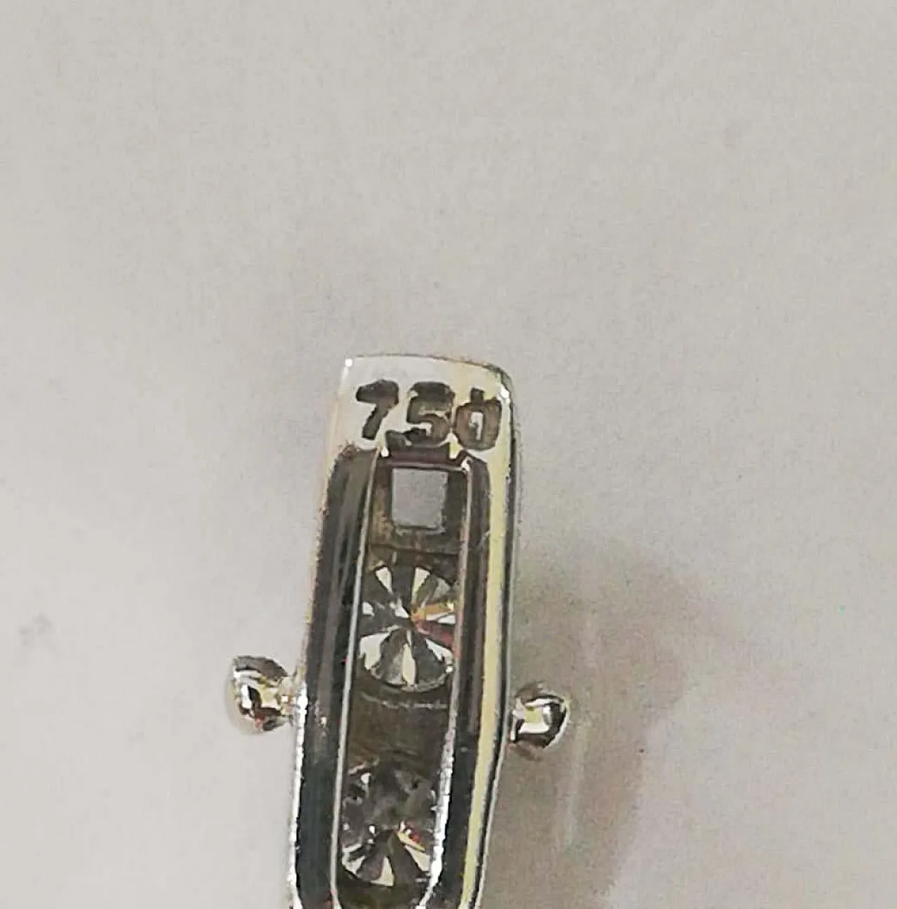 Bracciale da tennis in oro bianco 18 carati e diamanti, anni 2000 6