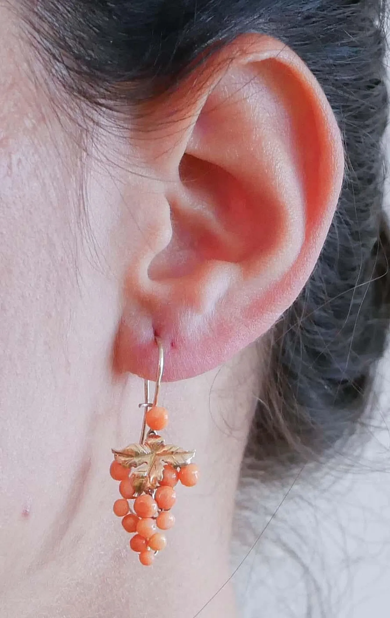 Pink gold and coral pendant earrings, 1960s 5