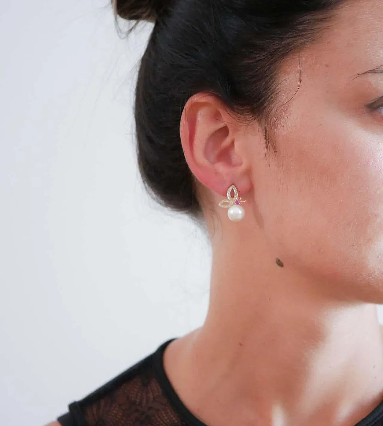 Orecchini in oro rosa 14 carati con perle, rubini, diamanti, anni '70 4