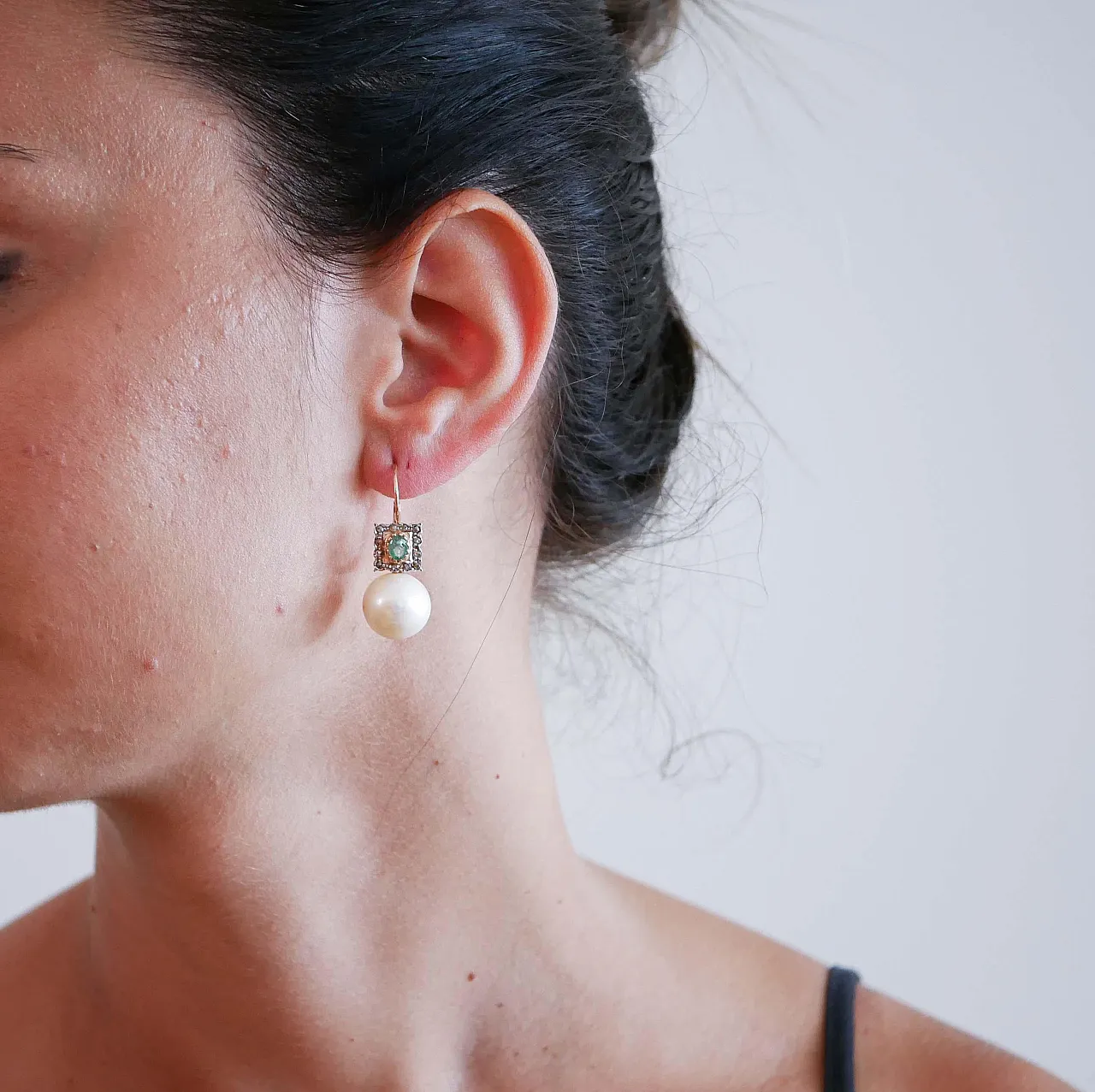 Orecchini con perle, smeraldi, diamanti, oro rosa e argento, anni 2000 4
