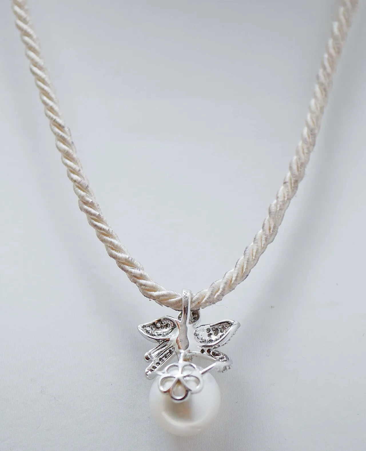 Collana con ciondolo in oro bianco 18 carati e diamanti, anni '70 4