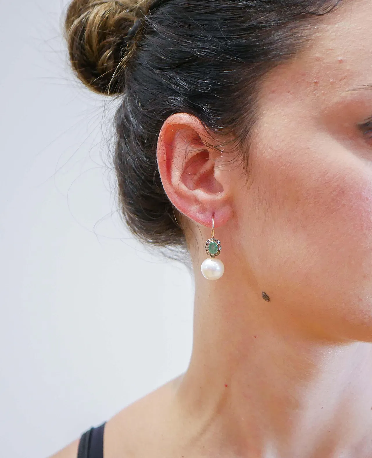 Orecchini con perle, smeraldi, diamanti, oro rosa e argento, anni '60 4