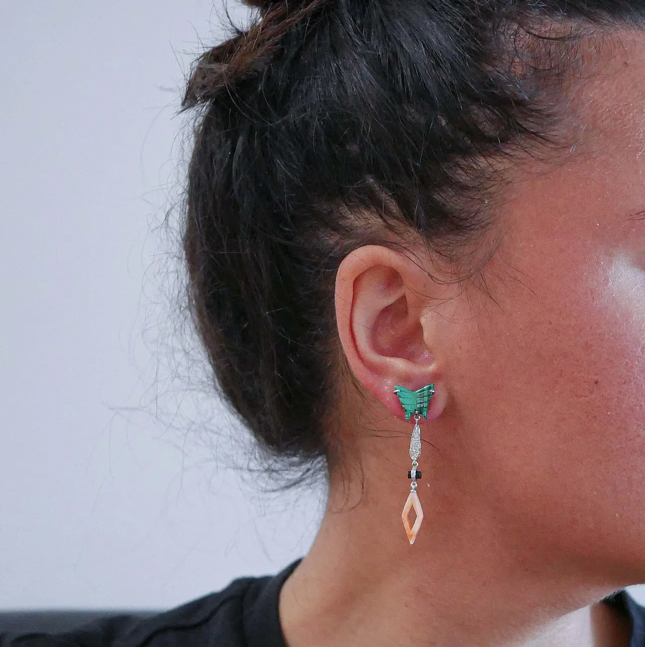 Earrings in coral, diamonds, malakite, onyx, platinum, 1970s 4