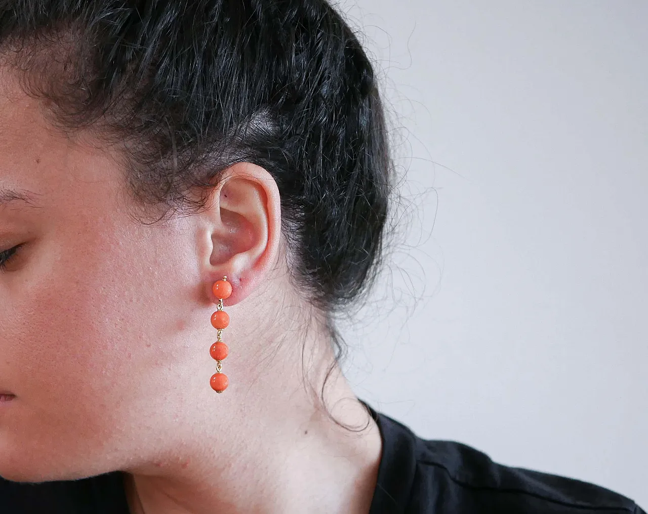 18K yellow gold earrings with coral, 1950s 4