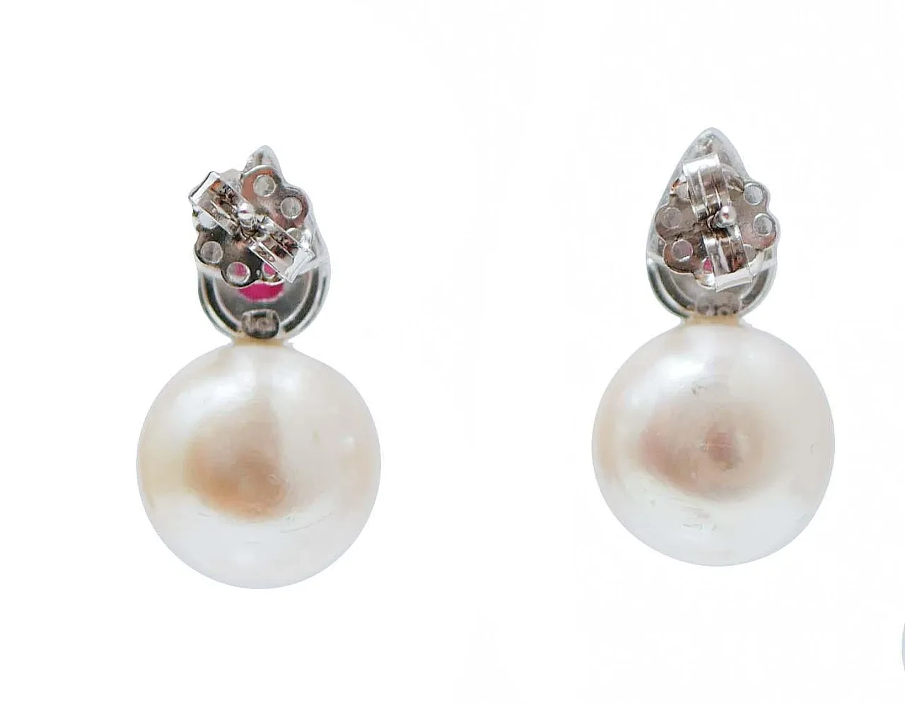Orecchini con perle bianche, diamanti, rubini, platino, anni '70 3