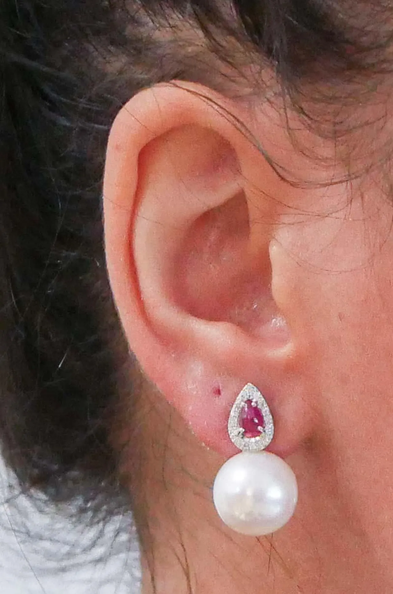 Orecchini con perle bianche, diamanti, rubini, platino, anni '70 5