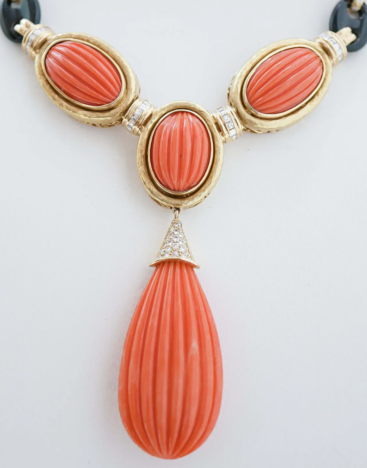 Yellow gold necklace with coral, onyx, diamonds, 1950s 1