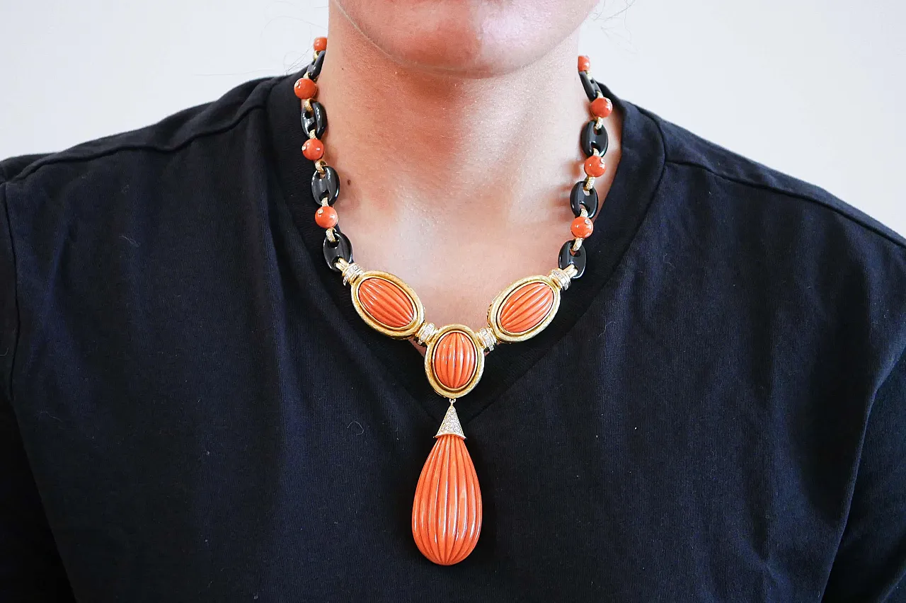 Yellow gold necklace with coral, onyx, diamonds, 1950s 5