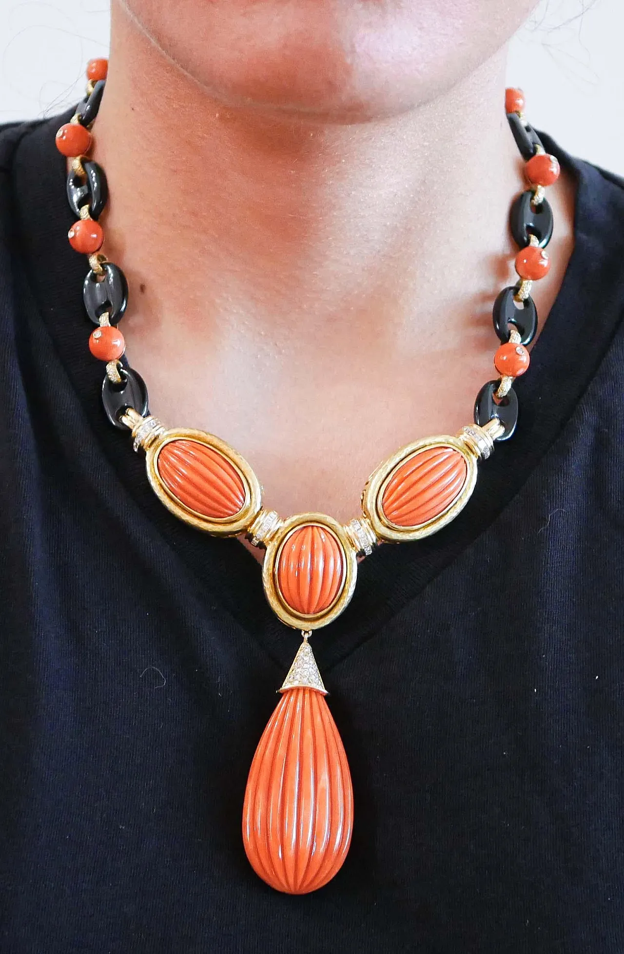 Yellow gold necklace with coral, onyx, diamonds, 1950s 6