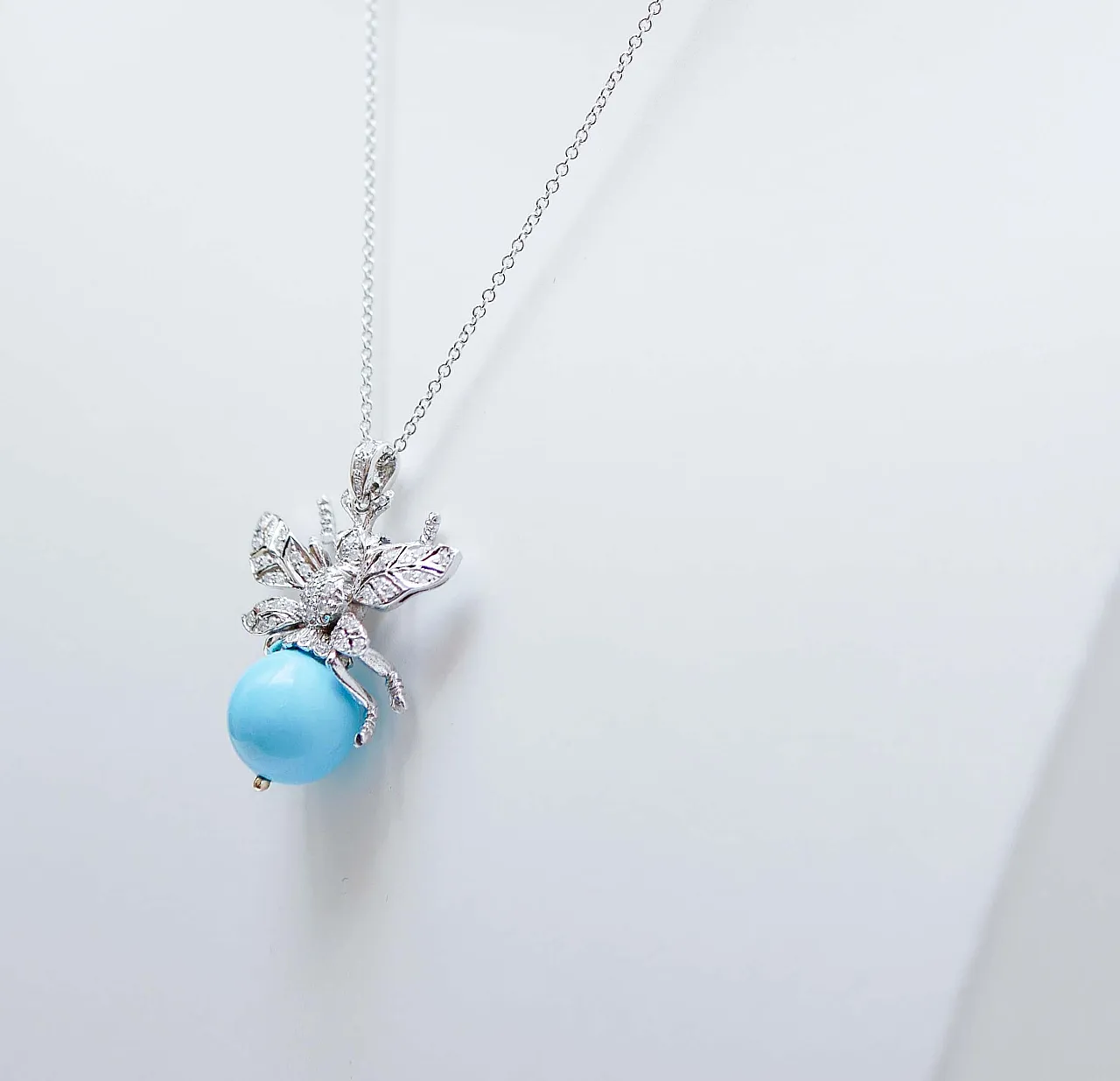 Magnesite, diamanti, zaffiri, ciondolo Fly in oro bianco, anni '70 3