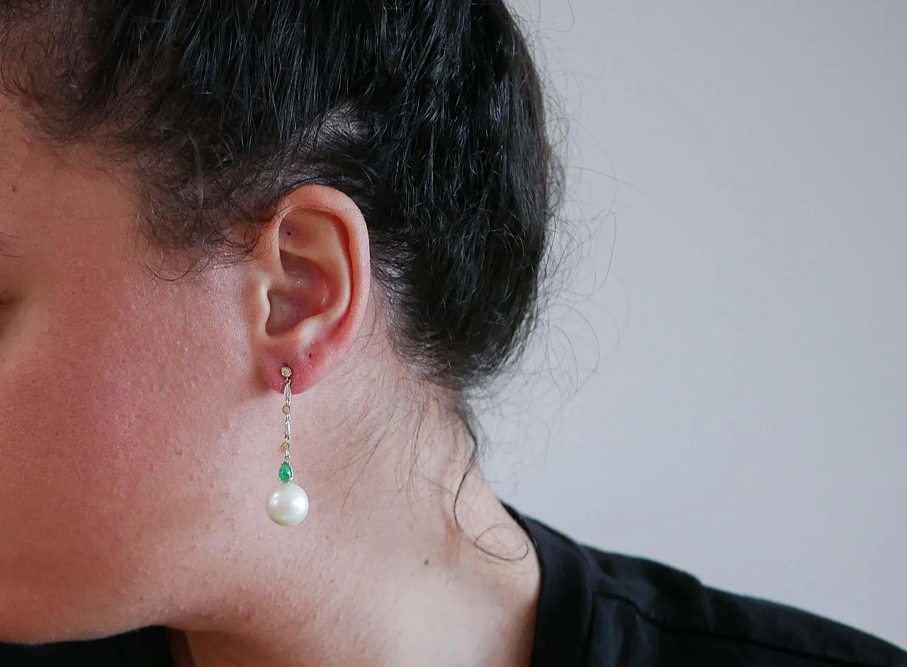 Orecchini oro bianco e oro rosa, perle, smeraldi, diamanti, anni '80 4