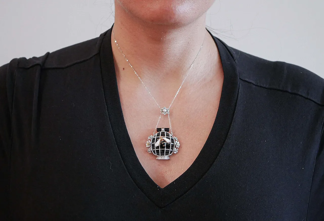 Collana con ciondolo in oro, diamanti, onice, pietre, anni '70 5