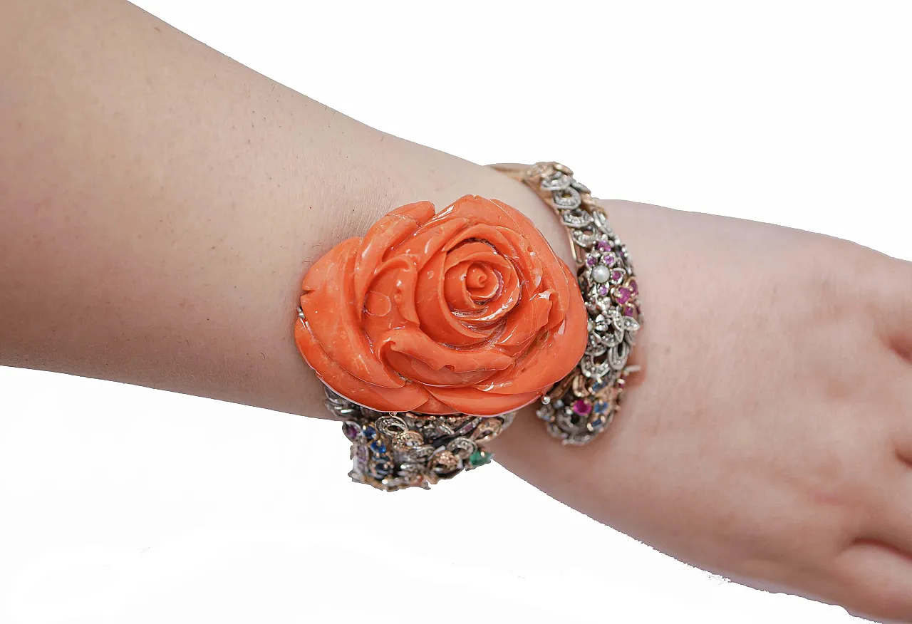 Bracciale in corallo, rubini, smeraldi, zaffiri, diamanti, anni '50 4