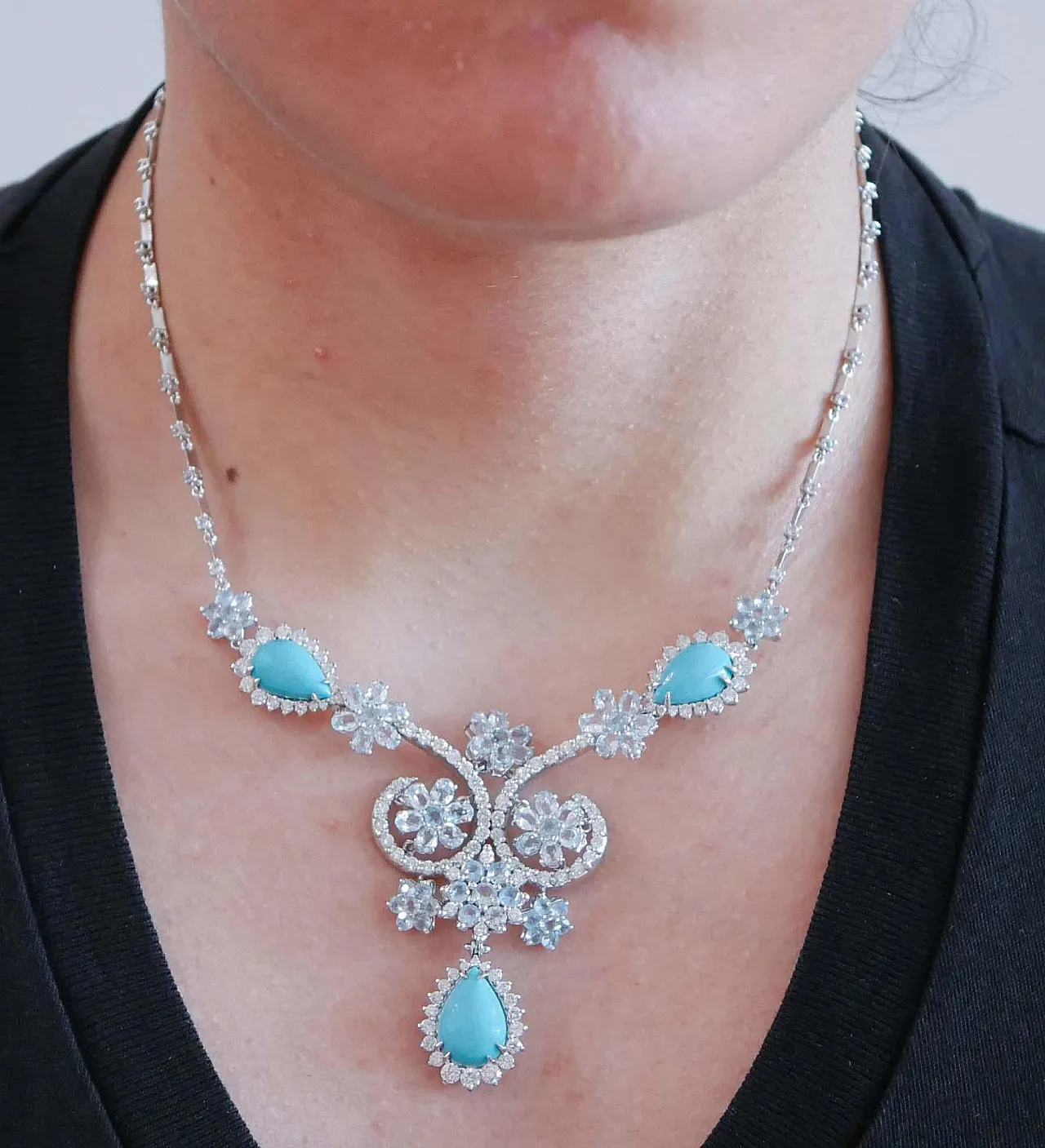 Collana in oro bianco con topazi, diamanti, turchese, anni '70 6