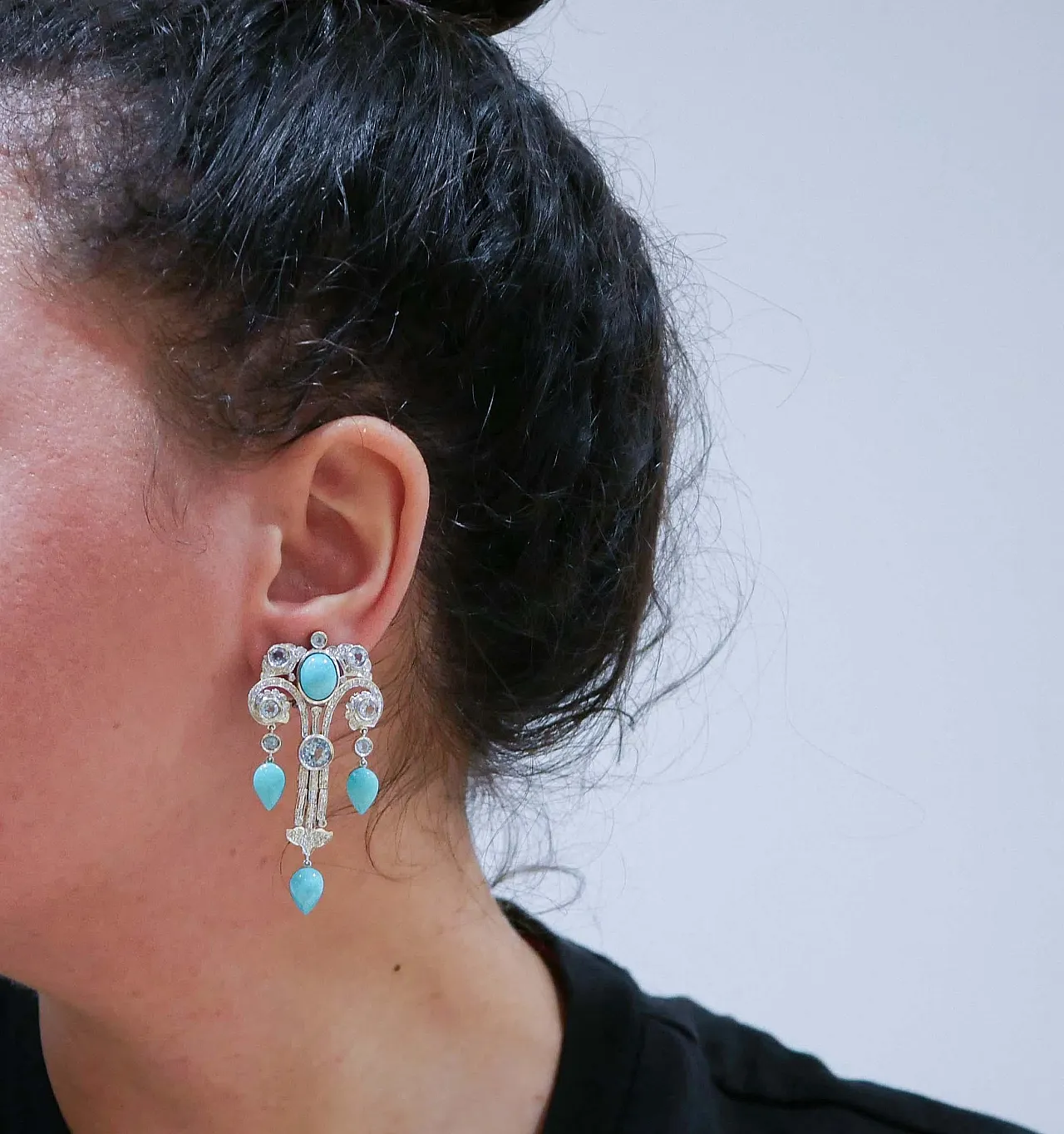 Orecchini in platino e oro con topazi turchese, diamanti, anni '70 4