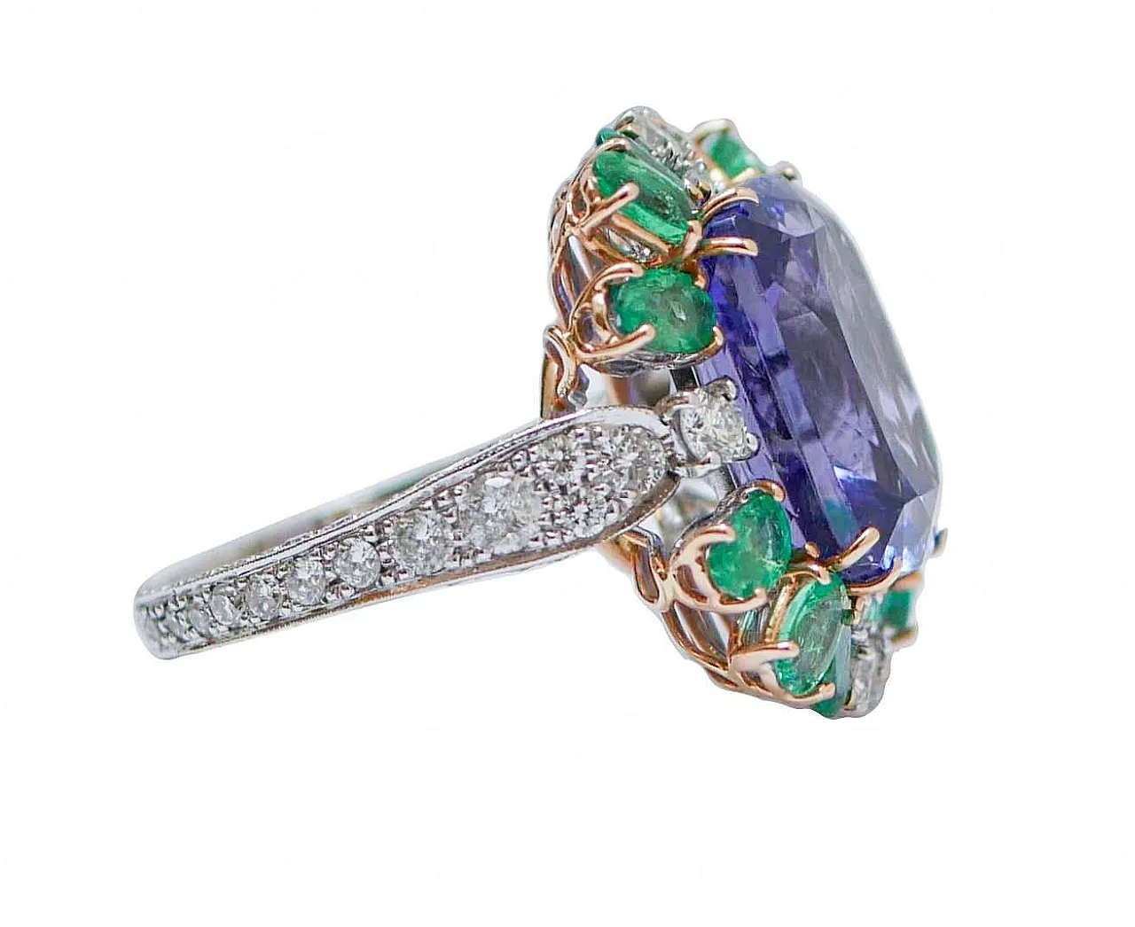 Anello con tanzanite, smeraldi, diamanti, oro, anni '70 2