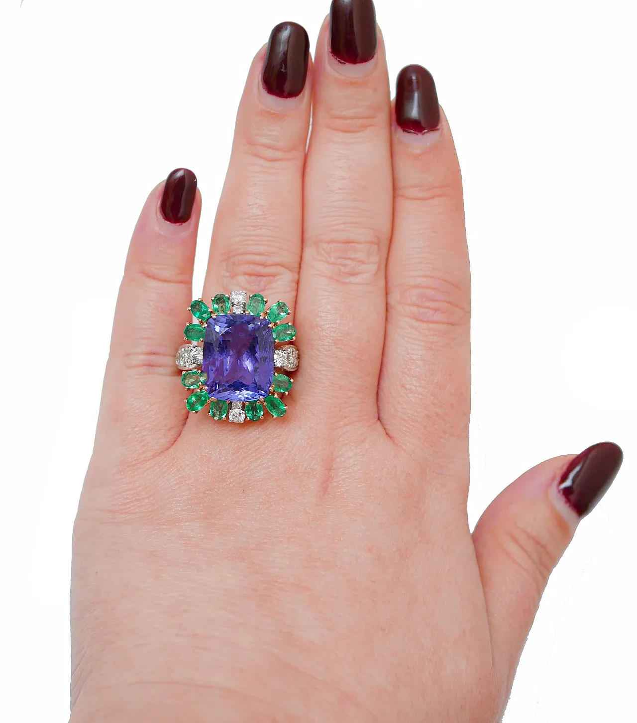 Anello con tanzanite, smeraldi, diamanti, oro, anni '70 4