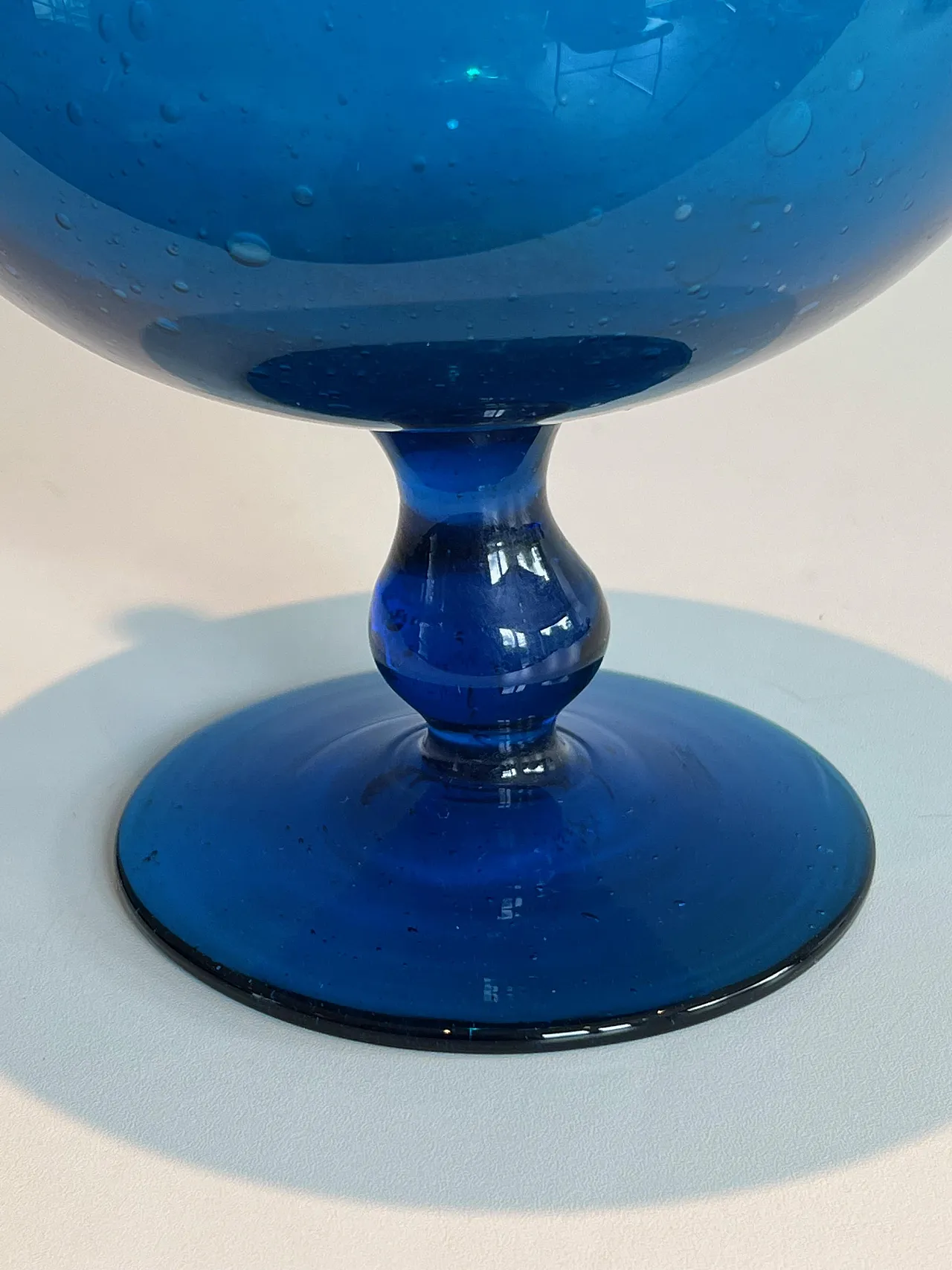 Brocca in vetro bluastro firmata Stilnovo, anni '70 10