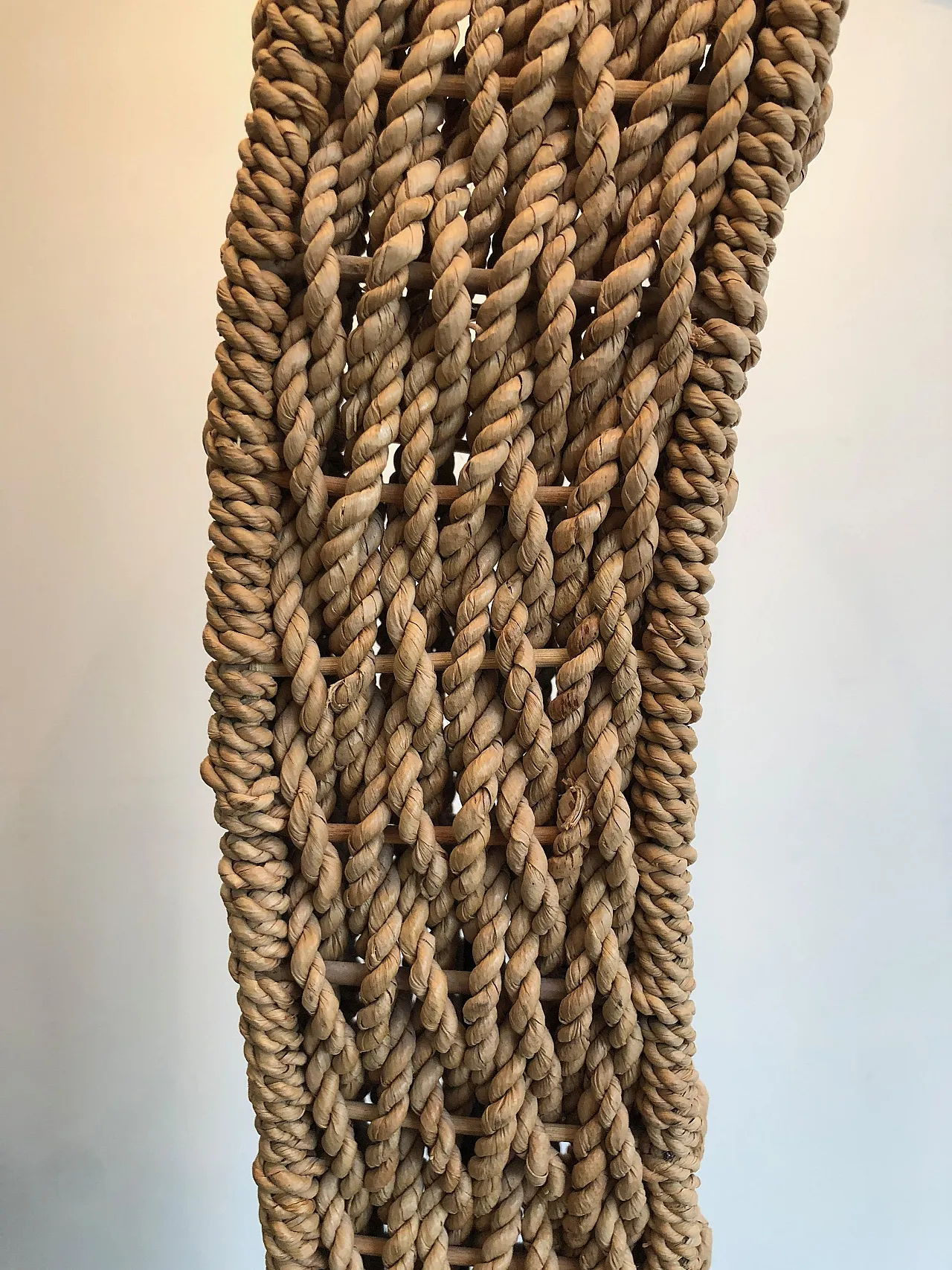 Lampada da terra in corda intrecciata su una base in metallo, anni '80 9