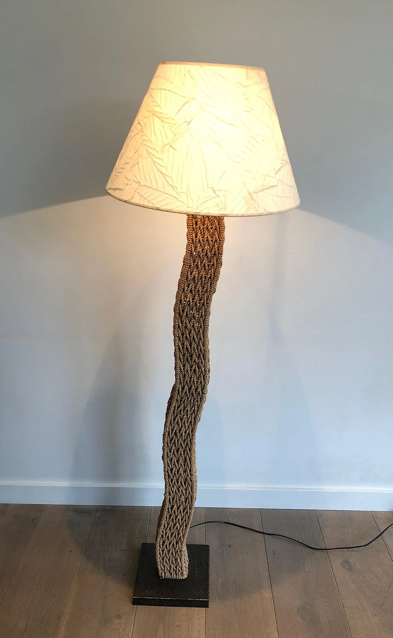 Lampada da terra in corda intrecciata su una base in metallo, anni '80 20