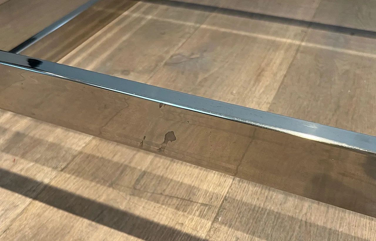 Tavolino cromato con 2 ripiani in vetro, anni '70 16