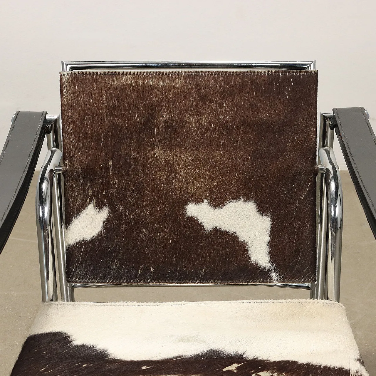 Poltrona in cavallino, pelle e metallo in stile LC1 di Le Courbusier 4