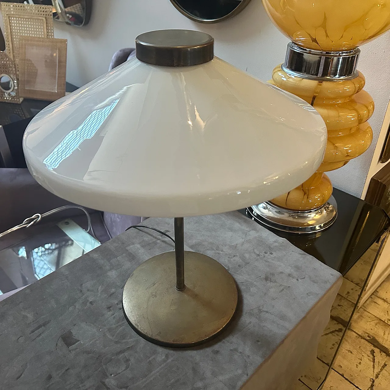 Lampada da tavolo in ottone e vetro in stile Oscar Torlasco, anni '50 3