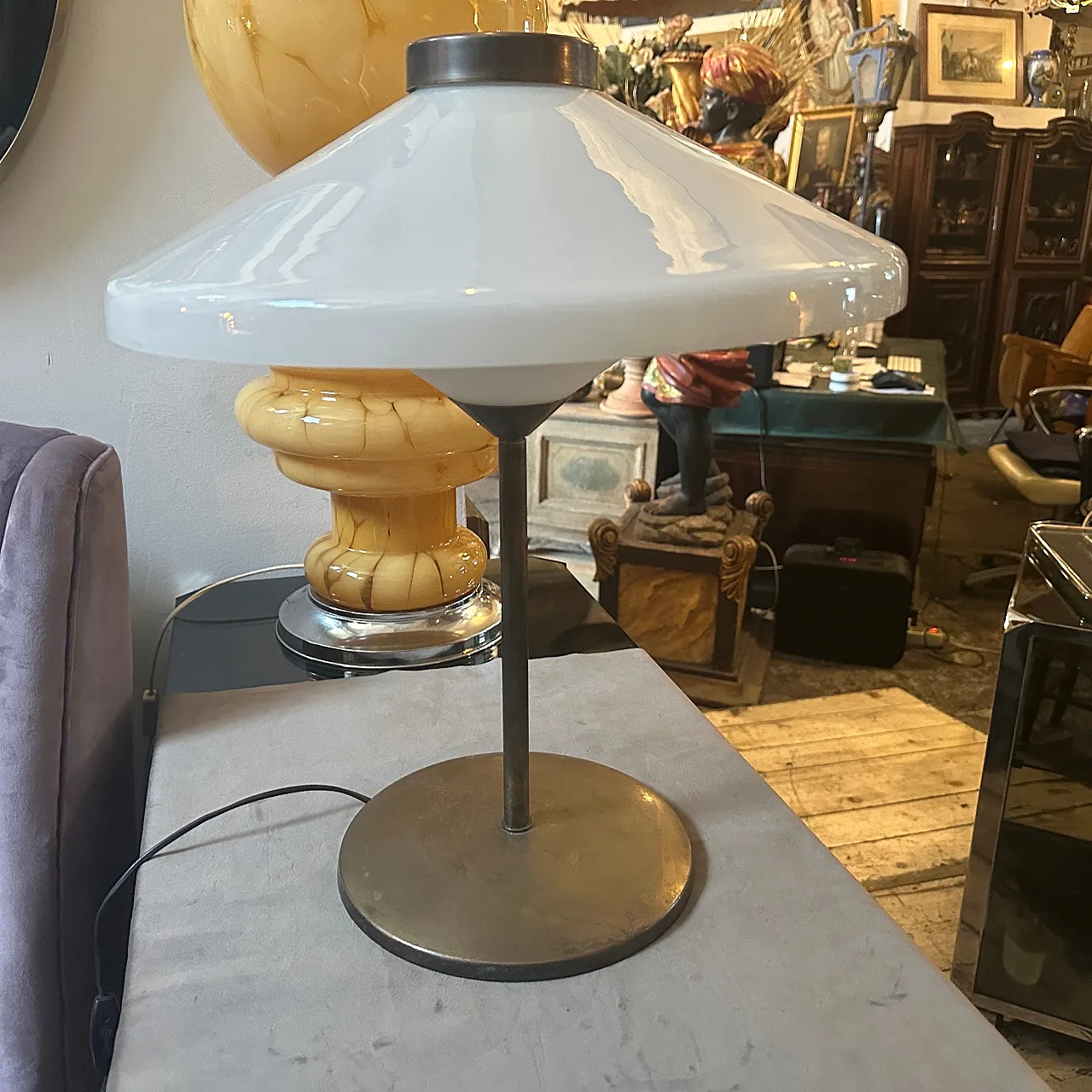 Lampada da tavolo in ottone e vetro in stile Oscar Torlasco, anni '50 4