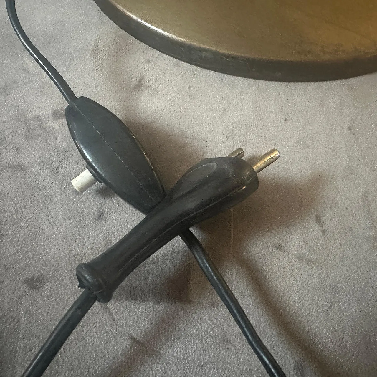 Lampada da tavolo in ottone e vetro in stile Oscar Torlasco, anni '50 6