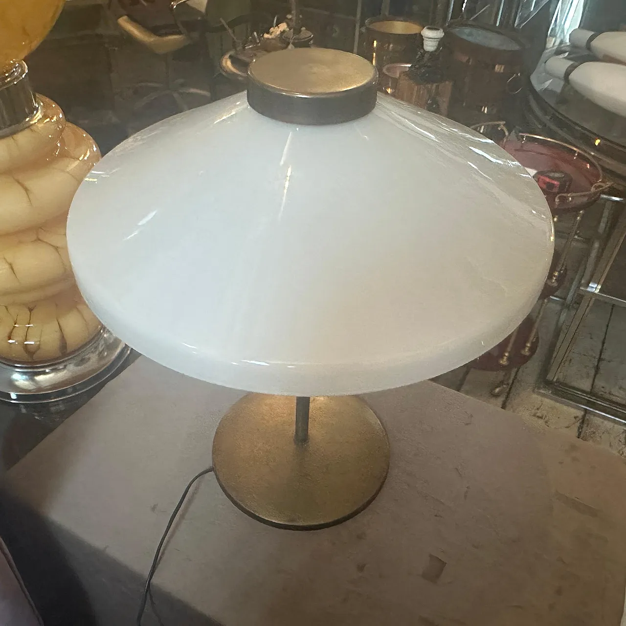 Lampada da tavolo in ottone e vetro in stile Oscar Torlasco, anni '50 10