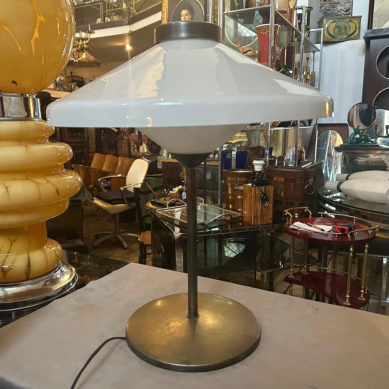 Lampada da tavolo in ottone e vetro in stile Oscar Torlasco, anni '50 14