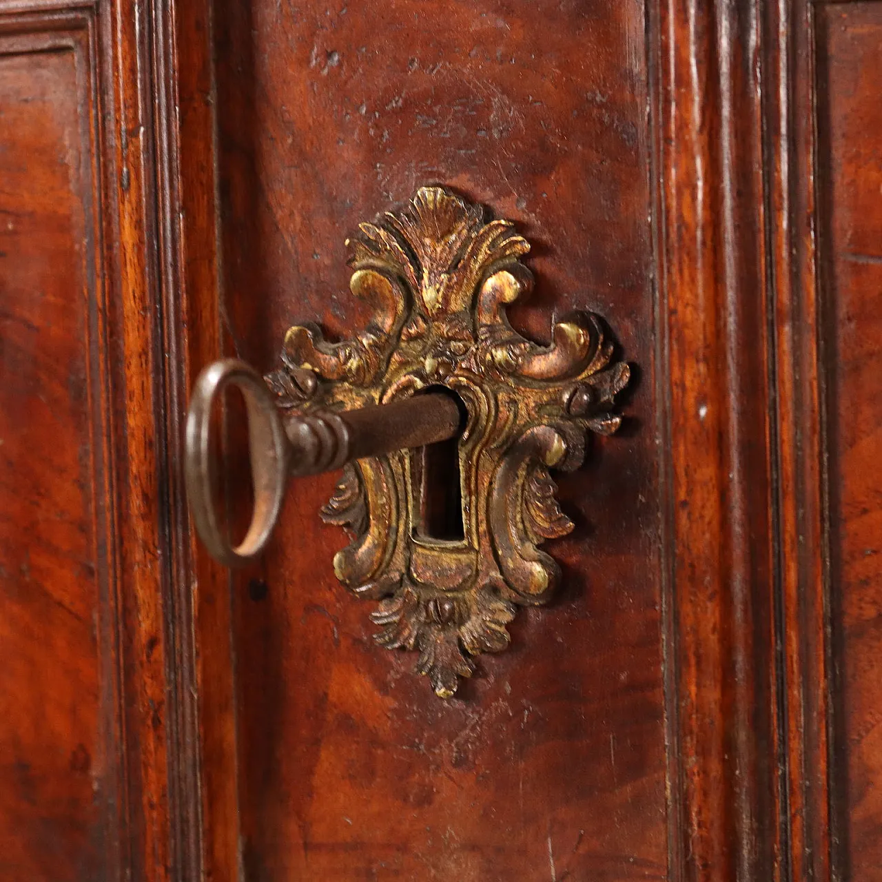 Canterano Barocco in noce e lastronato di noce, inizio '700 9