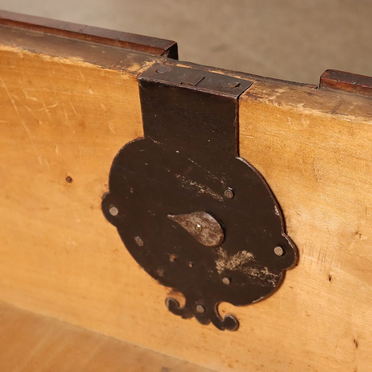 Canterano Barocco in noce e lastronato di noce, inizio '700 10