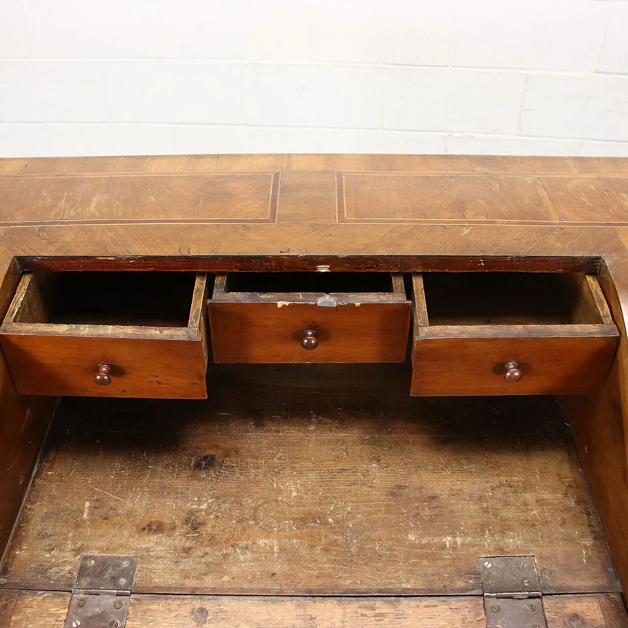 Ribalta con vano e cassetti in legno 4