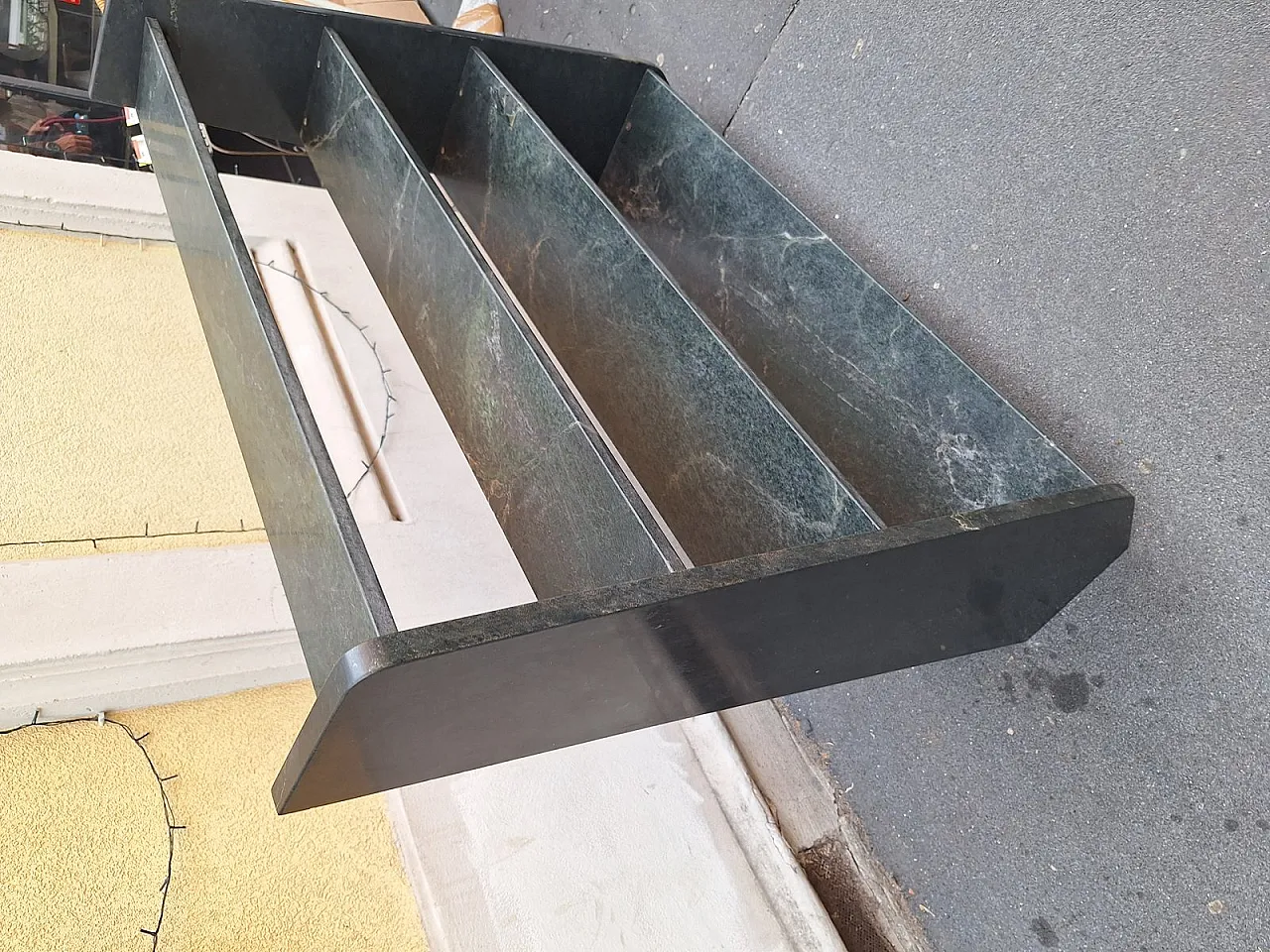 Libreria da terra in marmo verde Alpi, anni '70 3