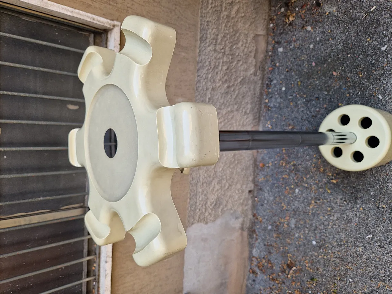 Appendiabiti modello Vip beige di Roberto Lucchi e Paolo Orlandini per Velca, anni '70 8