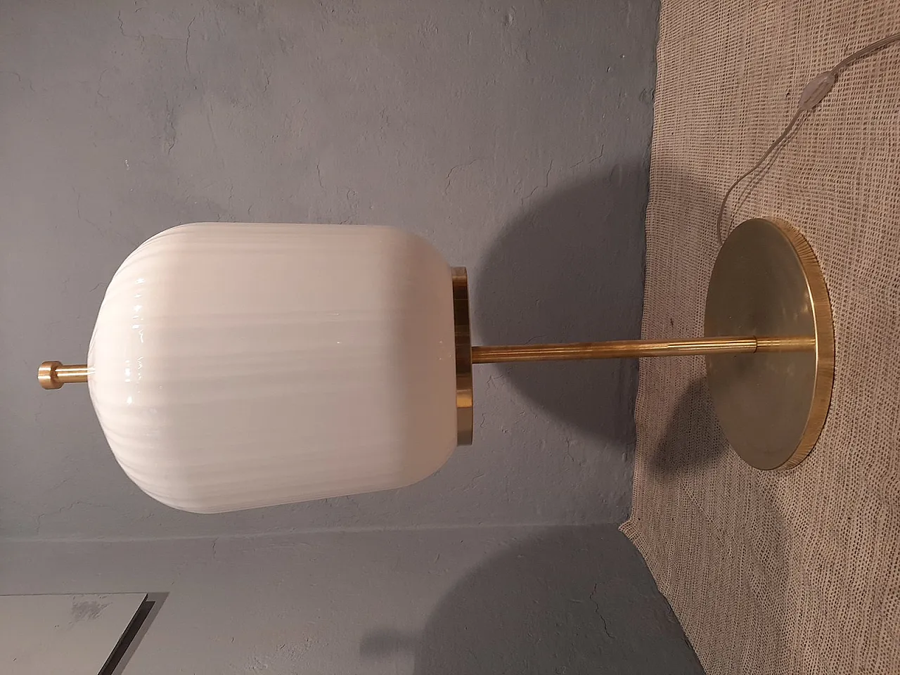 Lampada in ottone satinato e vetro lattiginoso a coste, anni 2000 6