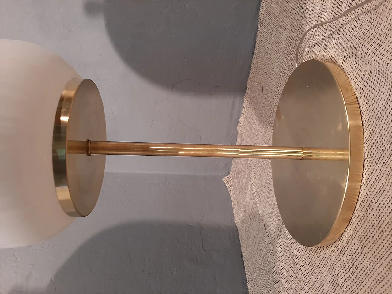 Lampada in ottone satinato e vetro lattiginoso a coste, anni 2000 9