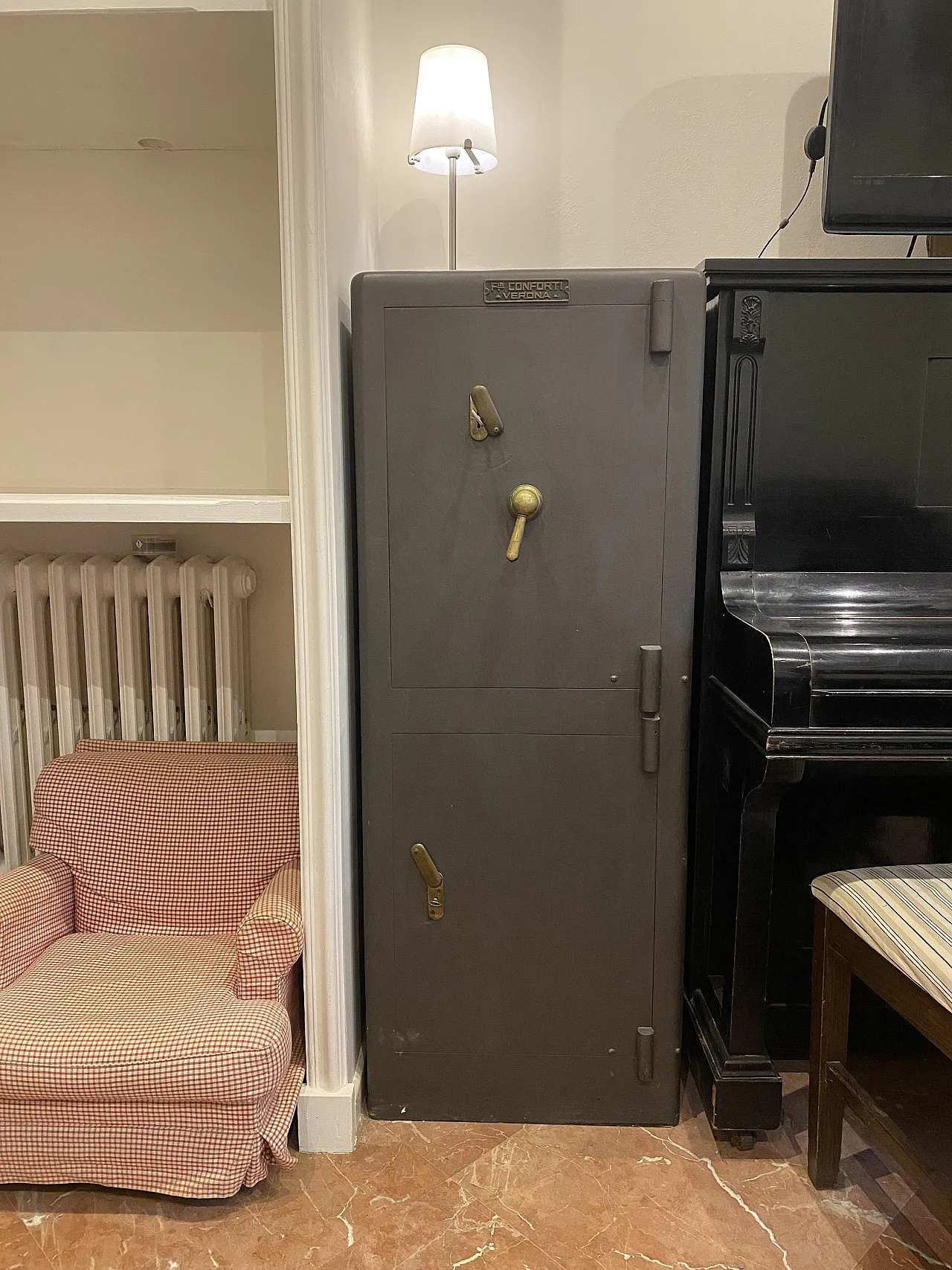 Safe by Conforti, 40s 1