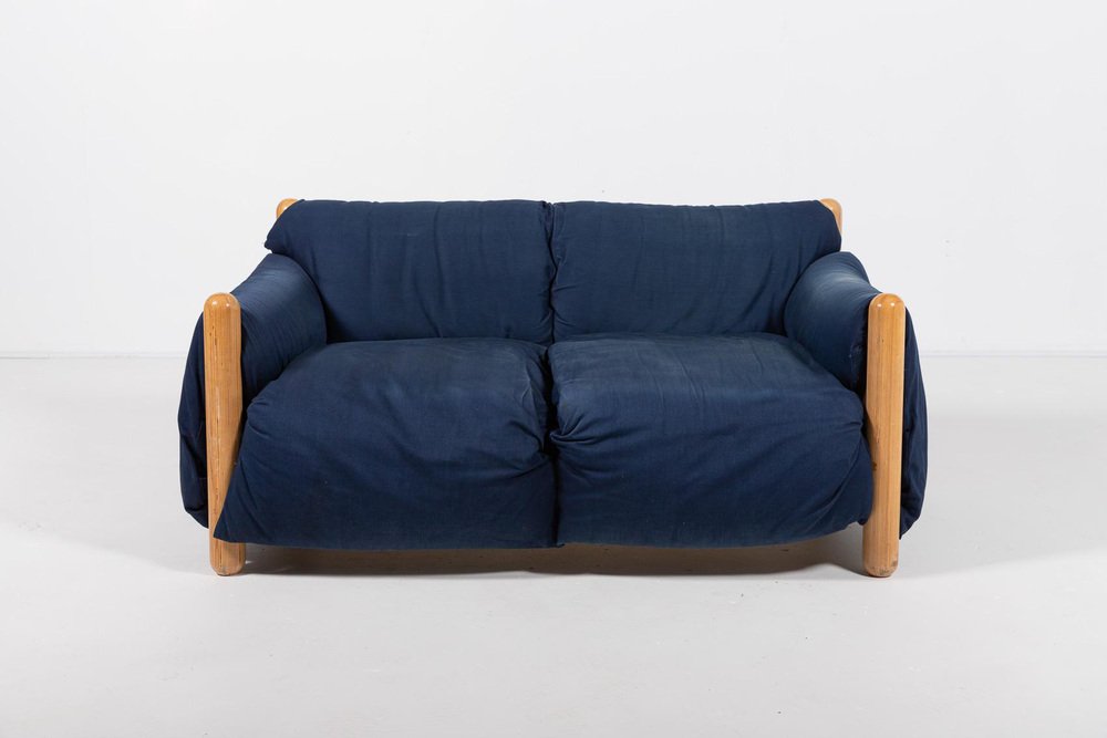 Divano con gambe in legno di Enzo Mari per Driade, anni '70 intOndo