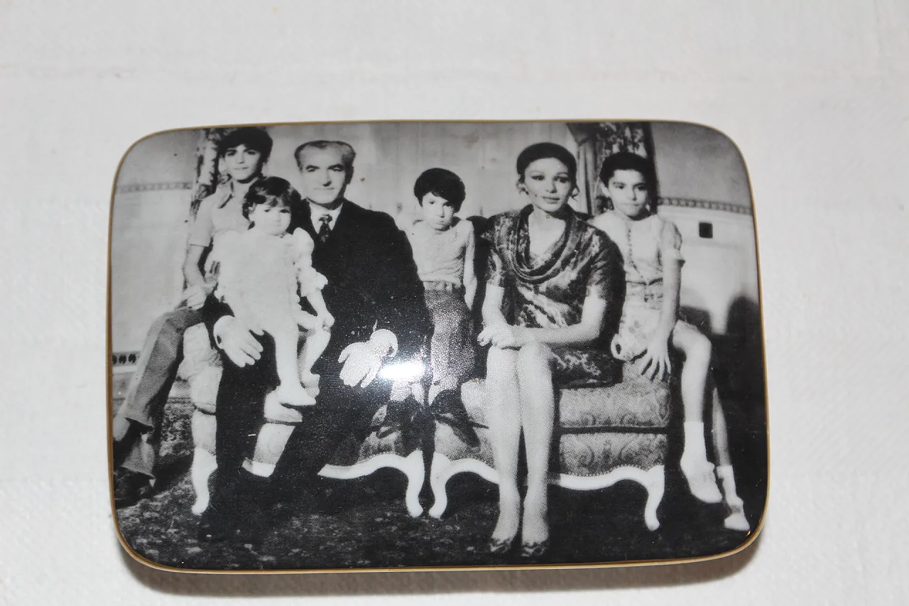 Scatola in ceramica con foto dello Scià di Persia e famiglia-anni '70 1