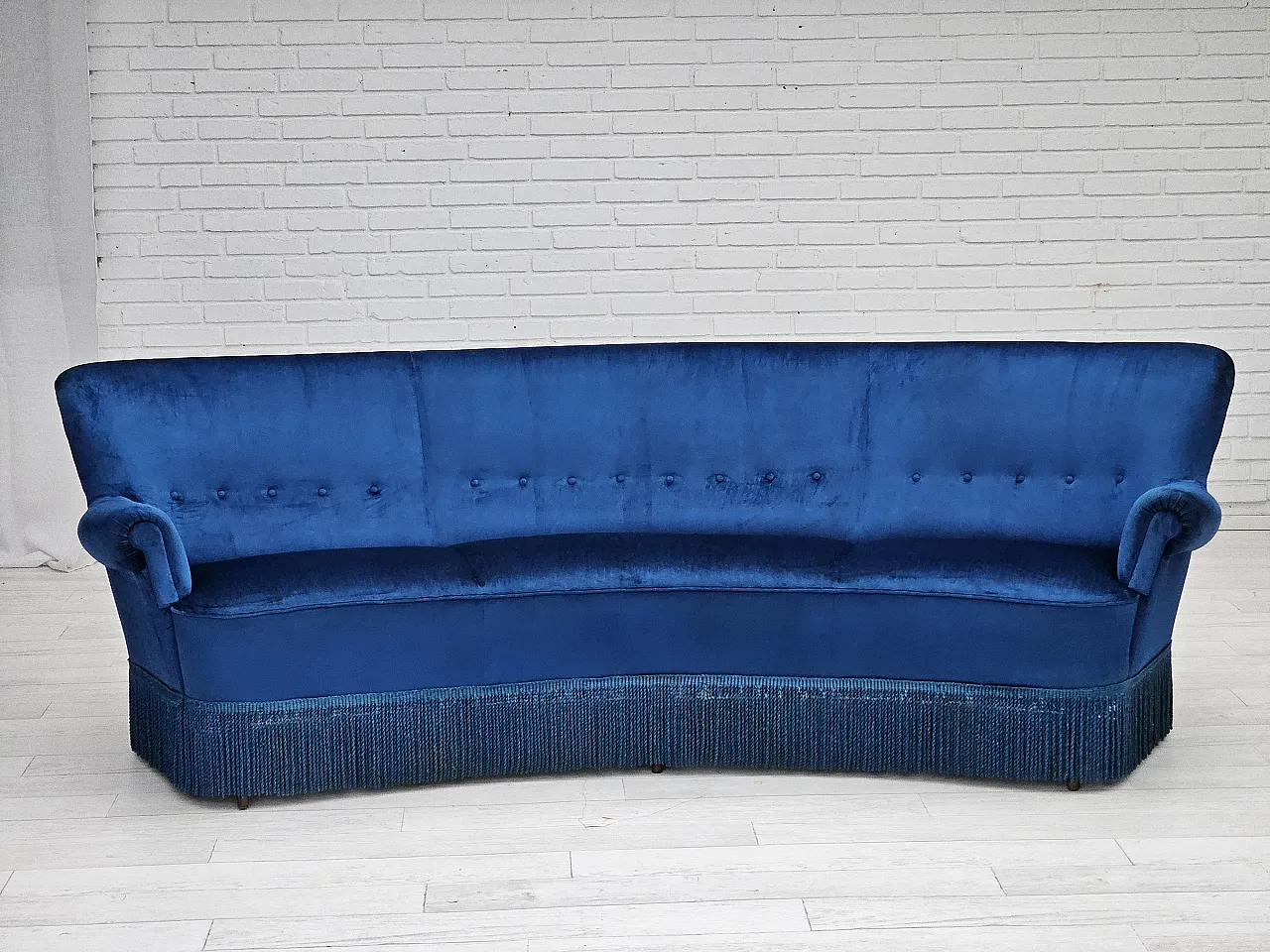 Danish 3-seater curved sofa blue velour and beech wood, 60s 2