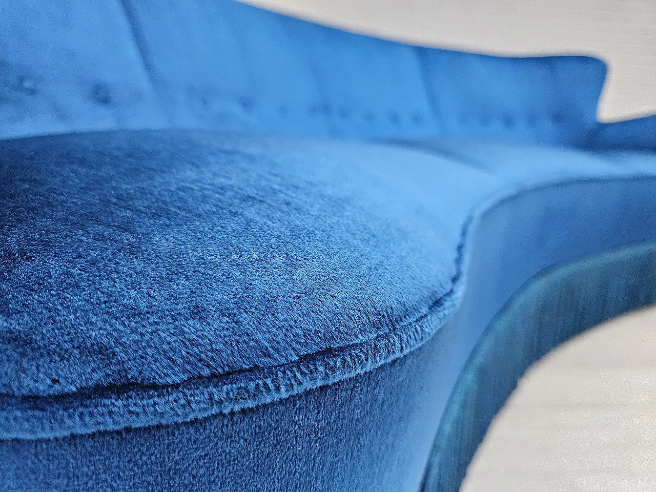 Danish 3-seater curved sofa blue velour and beech wood, 60s 4