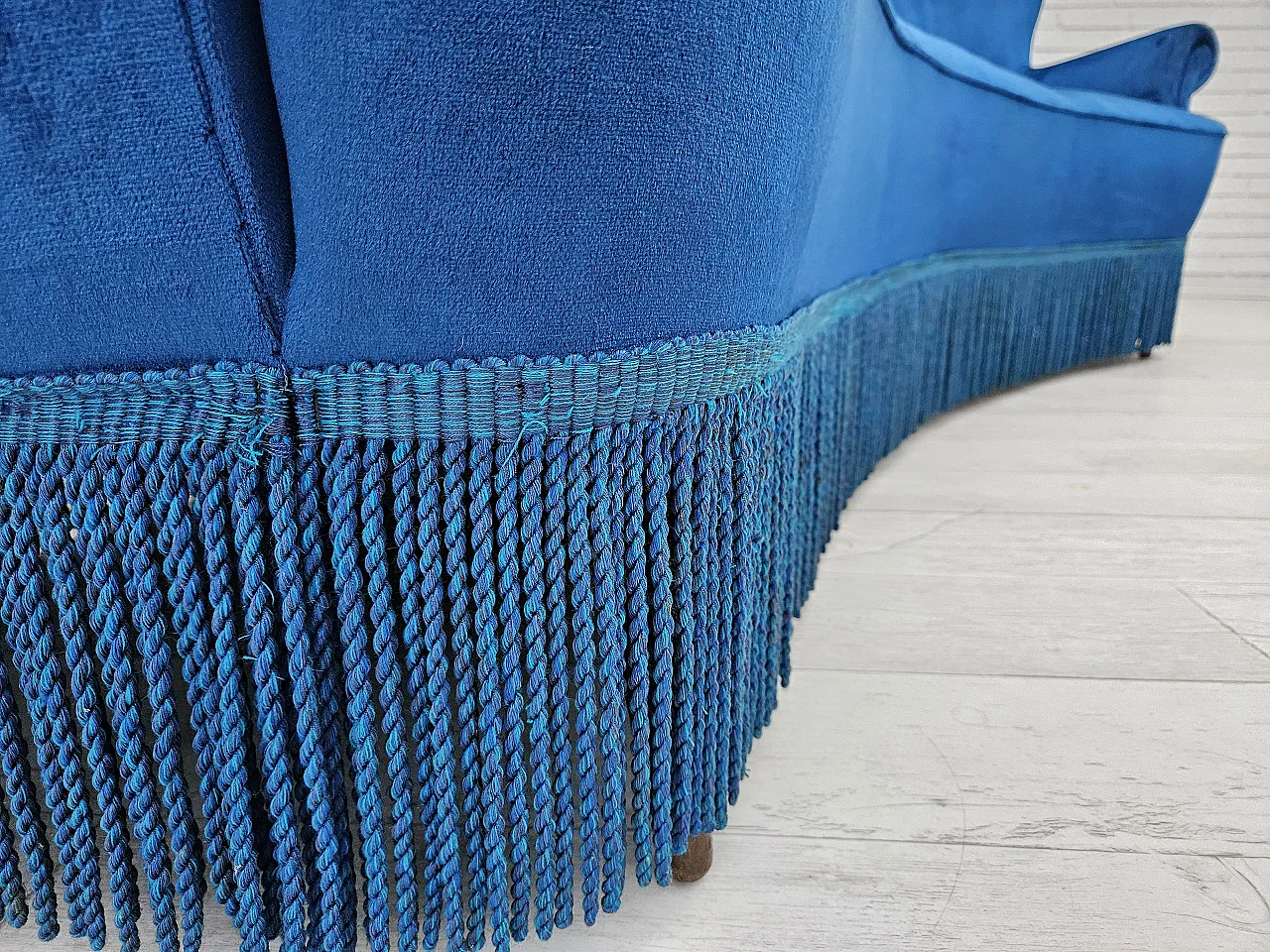 Danish 3-seater curved sofa blue velour and beech wood, 60s 7