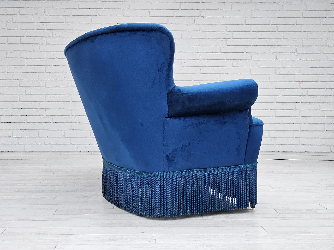 Danish 3-seater curved sofa blue velour and beech wood, 60s 9