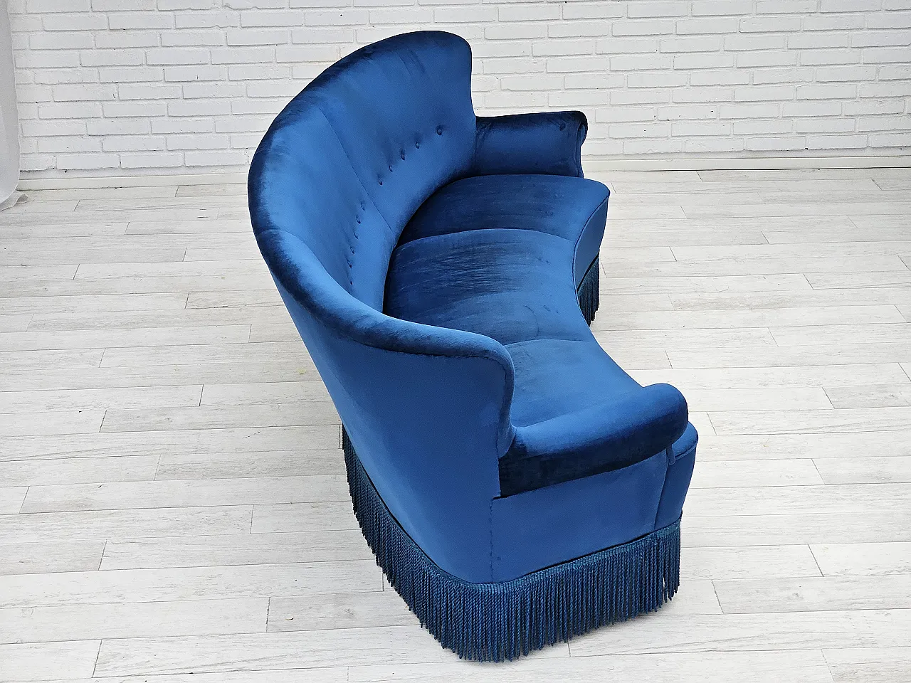 Danish 3-seater curved sofa blue velour and beech wood, 60s 10