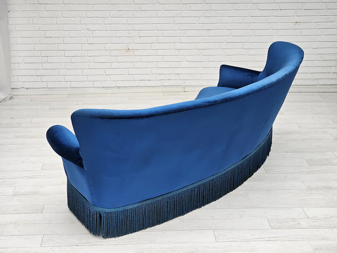 Danish 3-seater curved sofa blue velour and beech wood, 60s 14