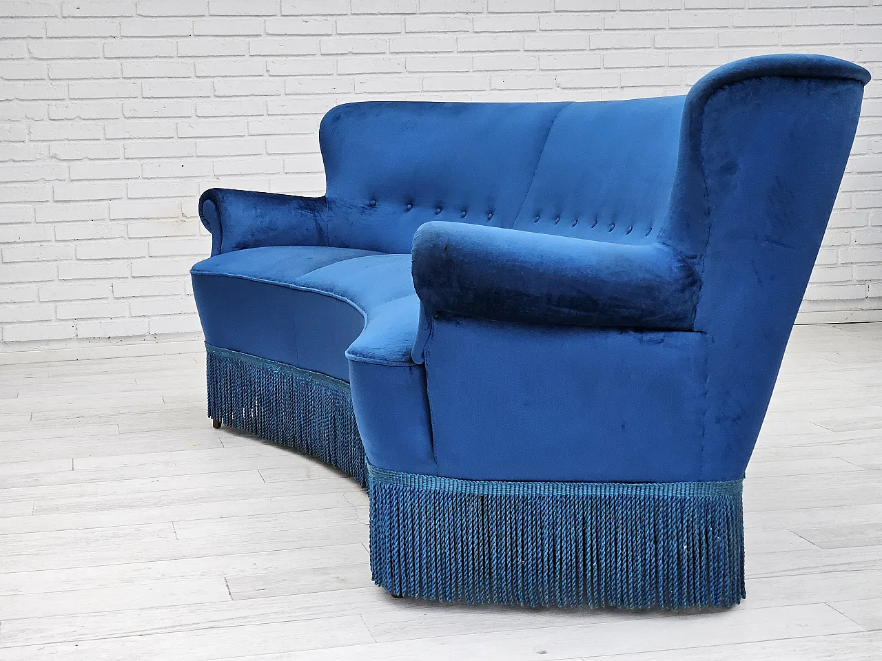 Danish 3-seater curved sofa blue velour and beech wood, 60s 18