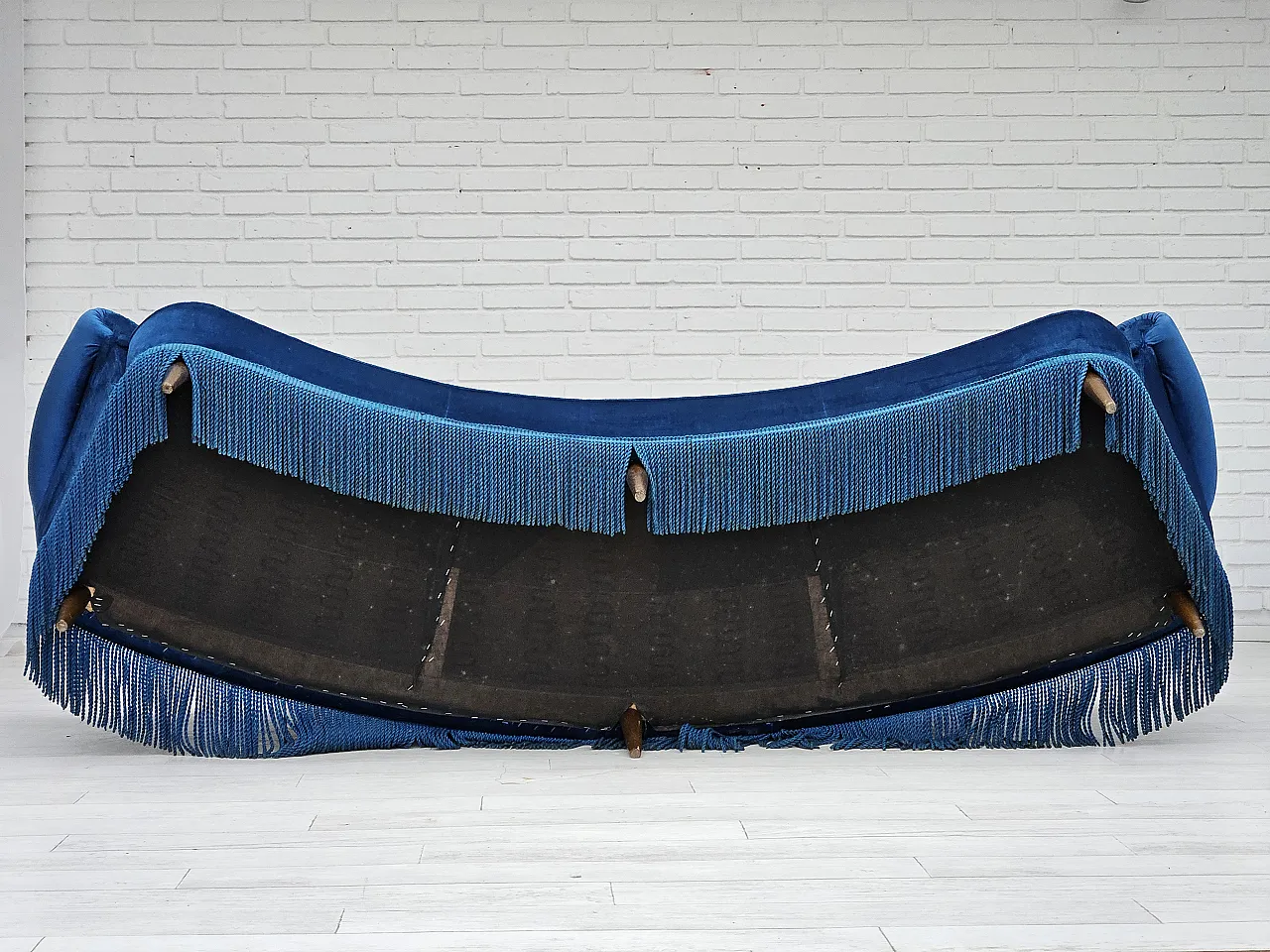 Danish 3-seater curved sofa blue velour and beech wood, 60s 20